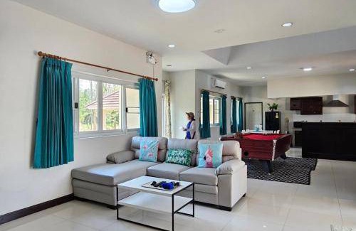 Nong Pla Lai House | 400 m² House ∙ 5 bedrooms ∙ 14 guests