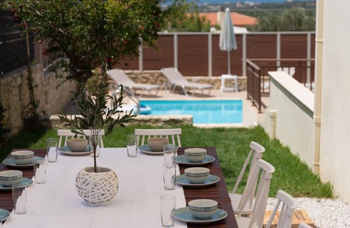 Loutra House | 400 m² House ∙ 6 bedrooms ∙ 13 guests