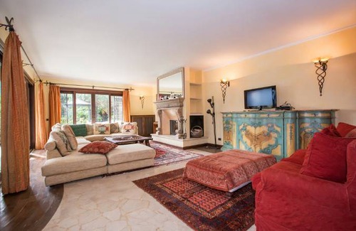 Cressogno Resort | 400 m² Luxury rental ∙ 8 bedrooms ∙ 16 guests