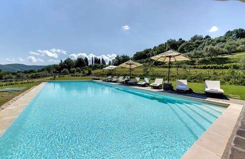 Panzano in Chianti Villa | 400 m² Villa ∙ 7 bedrooms ∙ 14 guests