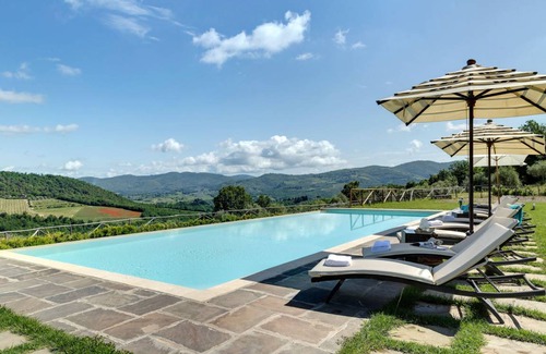Panzano in Chianti Villa | 400 m² Villa ∙ 7 bedrooms ∙ 14 guests