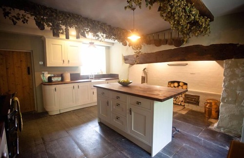 Llanbrynmair Cottage | 400 year old Welsh long house in its own grounds in stunning countryside