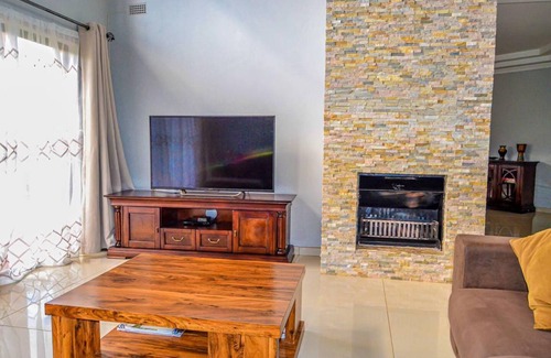 Mazowe Villa | 400 m² Villa ∙ 4 bedrooms ∙ 8 guests