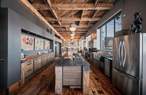 Traverse City Apartment | 4000sf Unique 4BR loft NOBO District