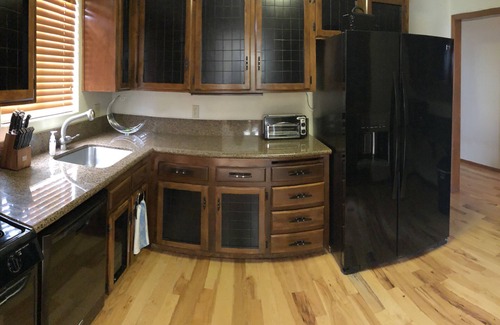 Newport House | 4000sqft: Pet-friendly/5 br/games/library/3 living rooms/3 bath/office