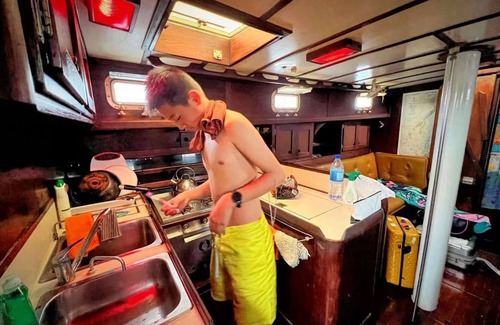 Wailoloa Boat Rental | 40ft Sailing Yacht (Double Cabin Bedroom.Mx sleep 7)