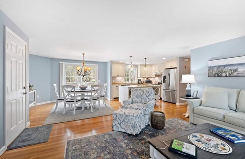 West Chatham House | 41 Poolside: 041-CS Coastal Retreat in Chatham – Modern Comfort & New Heated Pool