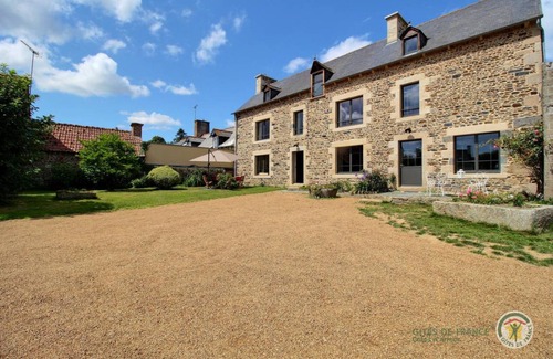 Plourhan House | 416 m² Gîte ∙ 10 bedrooms ∙ 25 guests