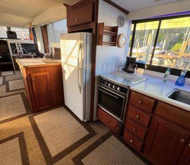Anchor Bay Harbor Boat Rental | 42 m² Houseboat ∙ 2 bedrooms ∙ 6 guests