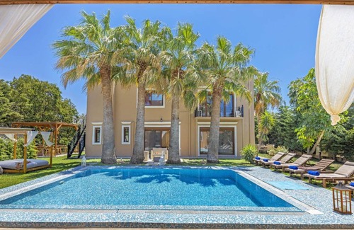 Ialyssos House | 420 m² House ∙ 5 bedrooms ∙ 12 guests
