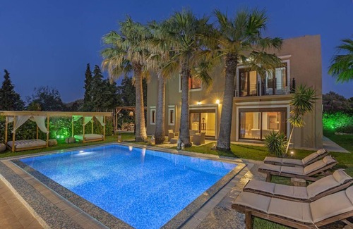 Ialyssos House | 420 m² House ∙ 5 bedrooms ∙ 12 guests