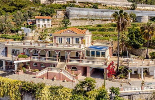 Ospedaletti Villa | 420 m² Villa ∙ 8 bedrooms ∙ 24 guests