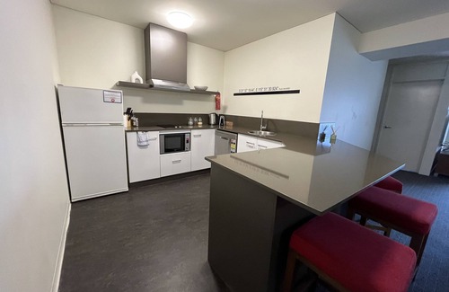 East Perth Apartment | 420 Spacious City Sanctuary POOL+GYM 2x2