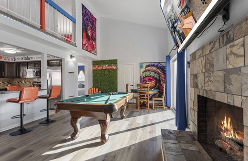 Arvada House | 420Friendly 7BR HotTub Sauna Theater PS5 Arcade RedRocks