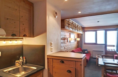 Les Bruyeres Apartment | 42m², 4/5 pers, 2 balconies, ski-in, ski-out, shops, parking