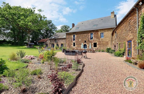 Iffendic House | 441 m² Gîte ∙ 4 bedrooms ∙ 14 guests