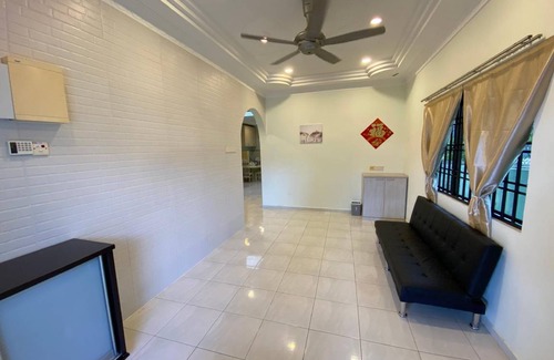 Mersing House | 450 m² Bungalow ∙ 3 bedrooms ∙ 8 guests
