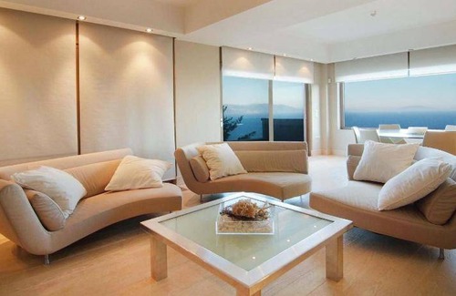 Marathon Villa | 450 m² Villa ∙ 3 bedrooms ∙ 8 guests