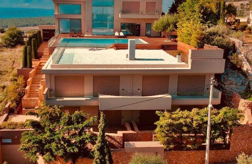 Marathon Villa | 450 m² Villa ∙ 3 bedrooms ∙ 8 guests