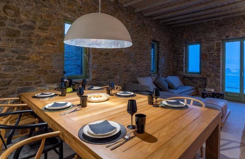 Kithnos Villa | 450 m² Villa ∙ 3 bedrooms ∙ 20 guests