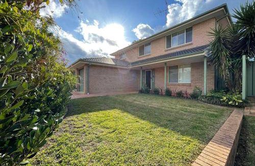 Glenmore Park Villa | 450 m² Villa ∙ 6 bedrooms ∙ 15 guests