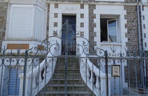 Courtoisville-Sillon-Moka Apartment | 46 Avenue Pasteur