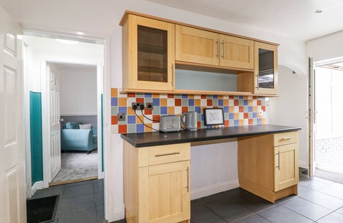 Leicester Cottage | 46 DALBY ROAD, pet friendly, with a garden in Antsey