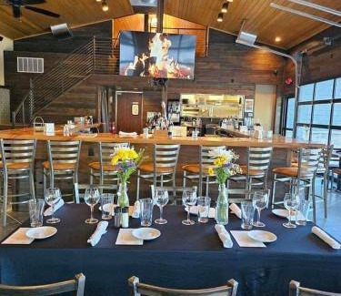 Camdenton Hotel | 46 m² Hotel ∙ 10 guests