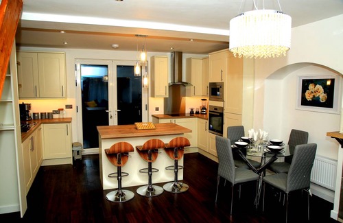 Mayesbrook House | 46 m² House ∙ 3 bedrooms ∙ 6 guests