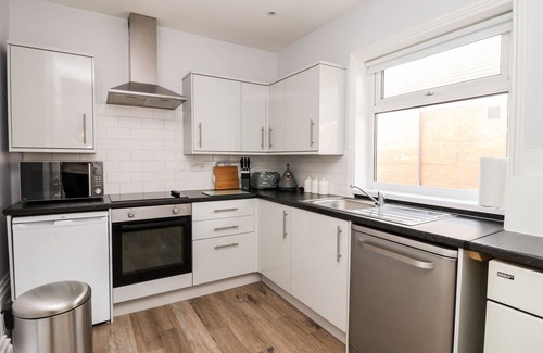Withernsea Cottage | 46 THE PROMENADE, family friendly, with a garden in Withernsea