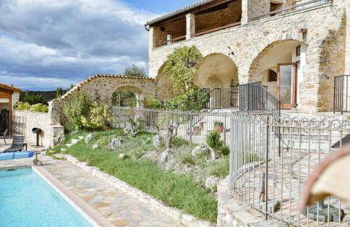 Labastide-de-Virac House | 460 m² House ∙ 8 bedrooms ∙ 19 guests