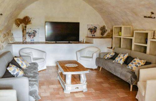 Labastide-de-Virac House | 460 m² House ∙ 8 bedrooms ∙ 19 guests