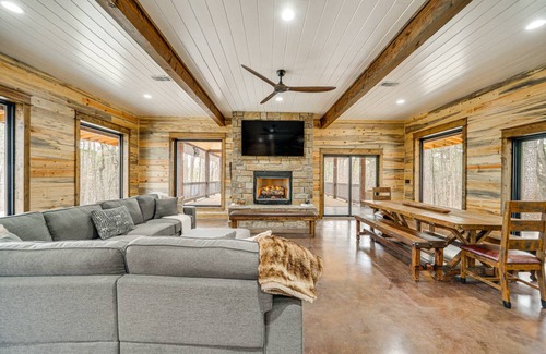 Broken Bow House | 464 m² House ∙ 6 bedrooms ∙ 16 guests