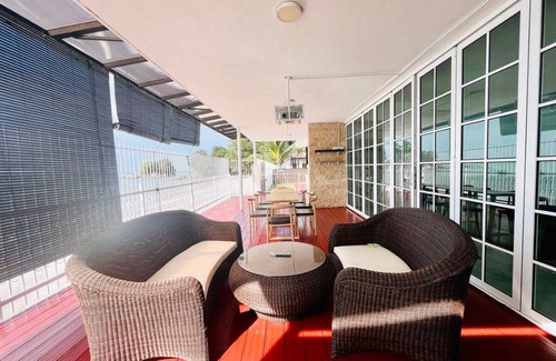 George Town House | 465 m² Bungalow ∙ 4 bedrooms ∙ 18 guests