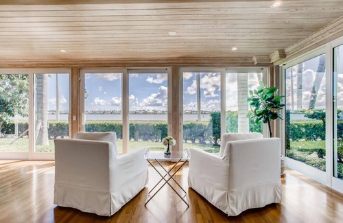 Sunshine Park House | 465 m² House ∙ 4 bedrooms ∙ 8 guests