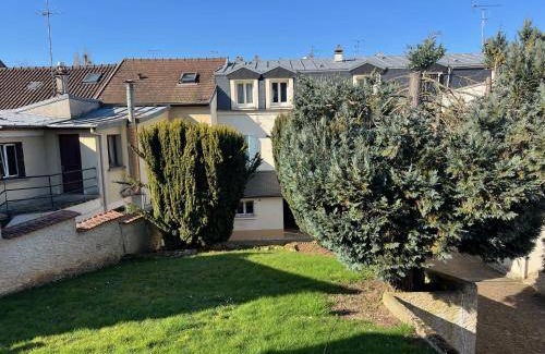 Saint-Cyr-l'Ecole Apartment | 47 m² Apartment ∙ 4 guests