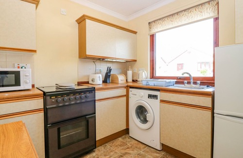 Cupar Cottage | 48 EDENBANK ROAD, pet friendly, with a garden in Cupar, Fife
