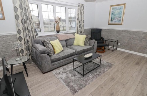 Scurlage House | 48 Gower Holiday Village