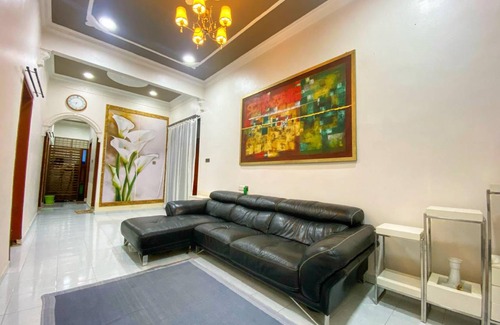 Parit Raja House | 480 m² House ∙ 4 bedrooms ∙ 15 guests