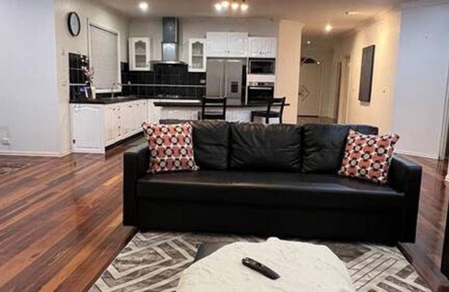 Caroline Springs House | 480 m² House ∙ 4 bedrooms ∙ 8 guests