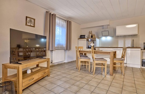 Silberberg Apartment | 48qm große FeWo mit Balkon und Brötchenservice