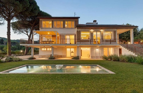 Grottaferrata Villa | 490 m² Villa ∙ 5 bedrooms ∙ 10 guests