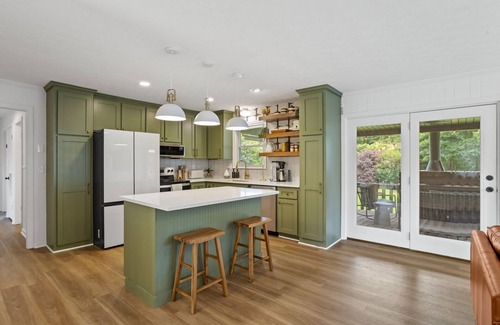 Greenville - Spartanburg House | 4B Retro Retreat: Sauna, Cold Dip, Mountain View Oasis