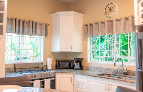 Tryall Villa | 4bd-4.5 bt! Ocean view, with Pool! Fully AC!