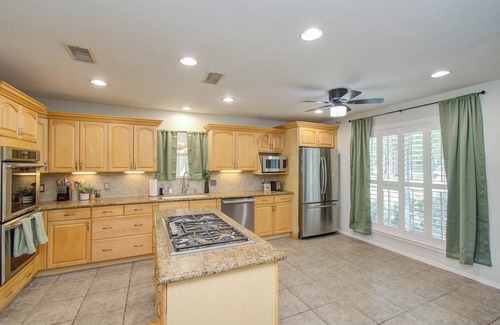 Conroe House | 4BD - Pool & Movie Theater - Lake Conroe Nearby