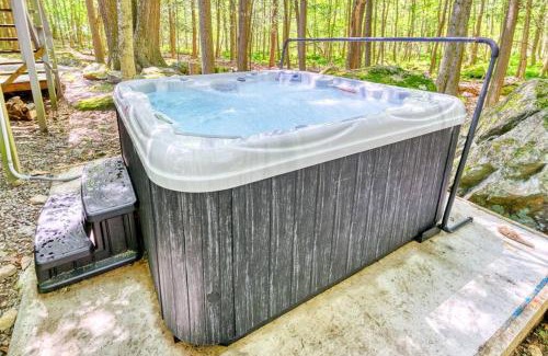Lake Ariel House | 4BDR Hot Tub Game Room