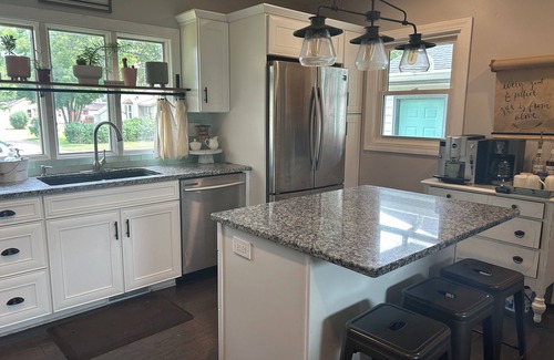 Cloquet House | 4bedroom, 3 bath Farmhouse, 12 min to Jay Cooke!
