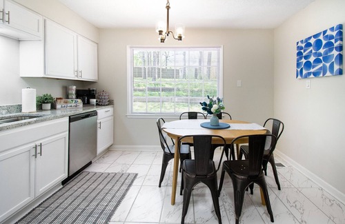 Cordova House | 4bedroom + 3bath Home in Cordova