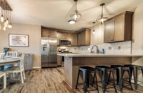 Green Bay House | 4Bedrooms 2 and 1 Half Bath Home for 9 Kid and Game Ready