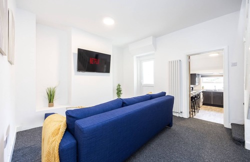 Aveley House | 4Beds,3 Baths, Free Parking, Garden, River View